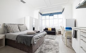 Bright Studio On Golders Green Road