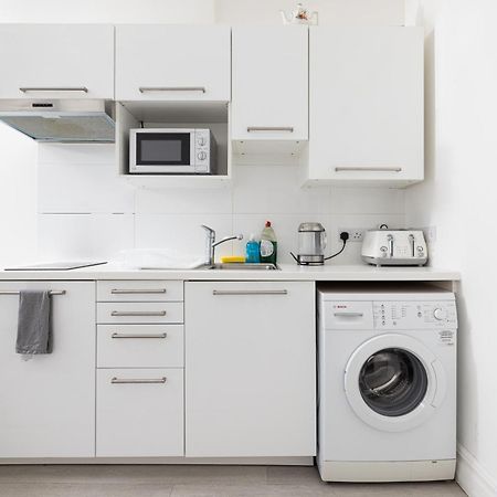Bright Studio On Golders Green Road Londra Esterno foto