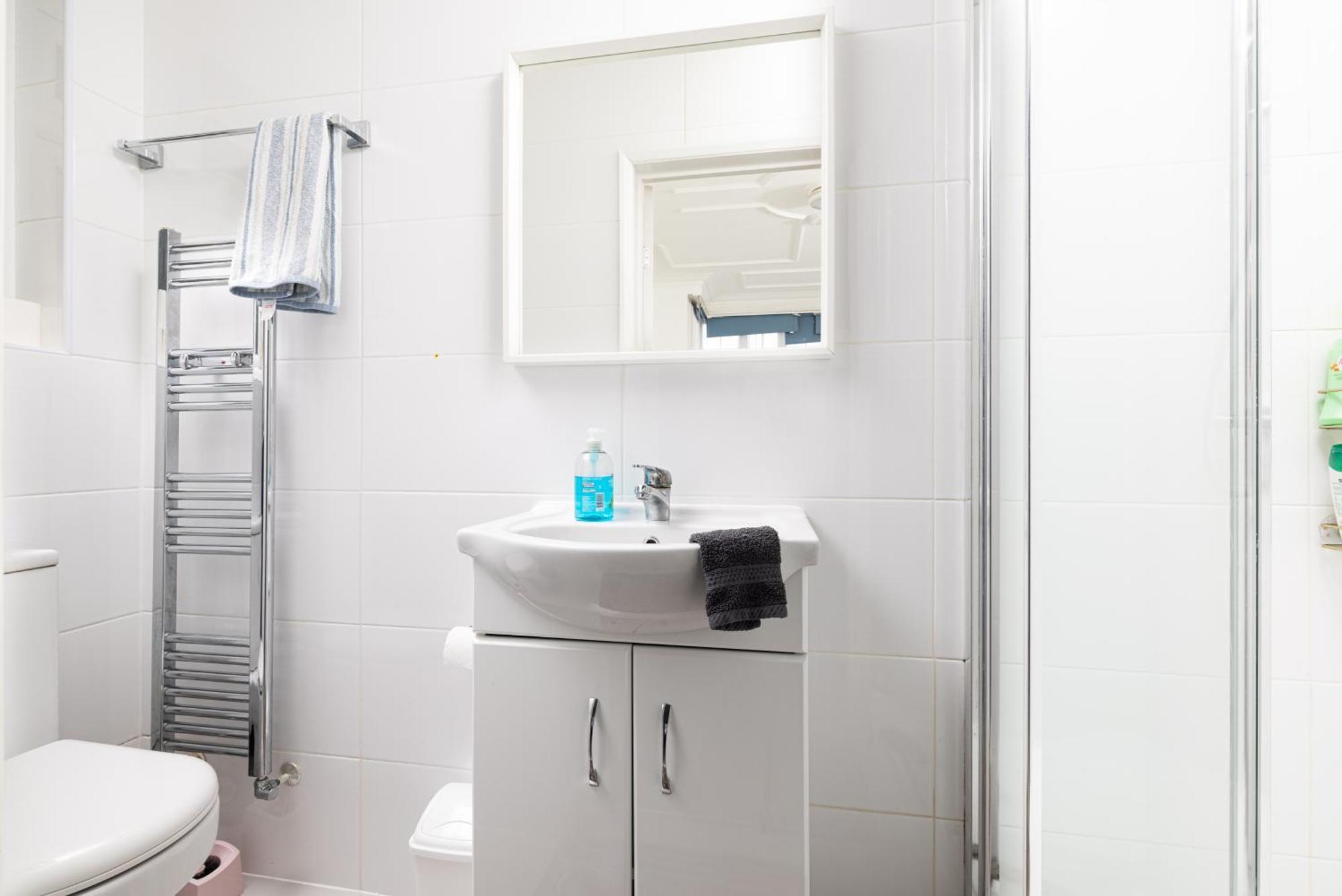 Bright Studio On Golders Green Road Londra Esterno foto