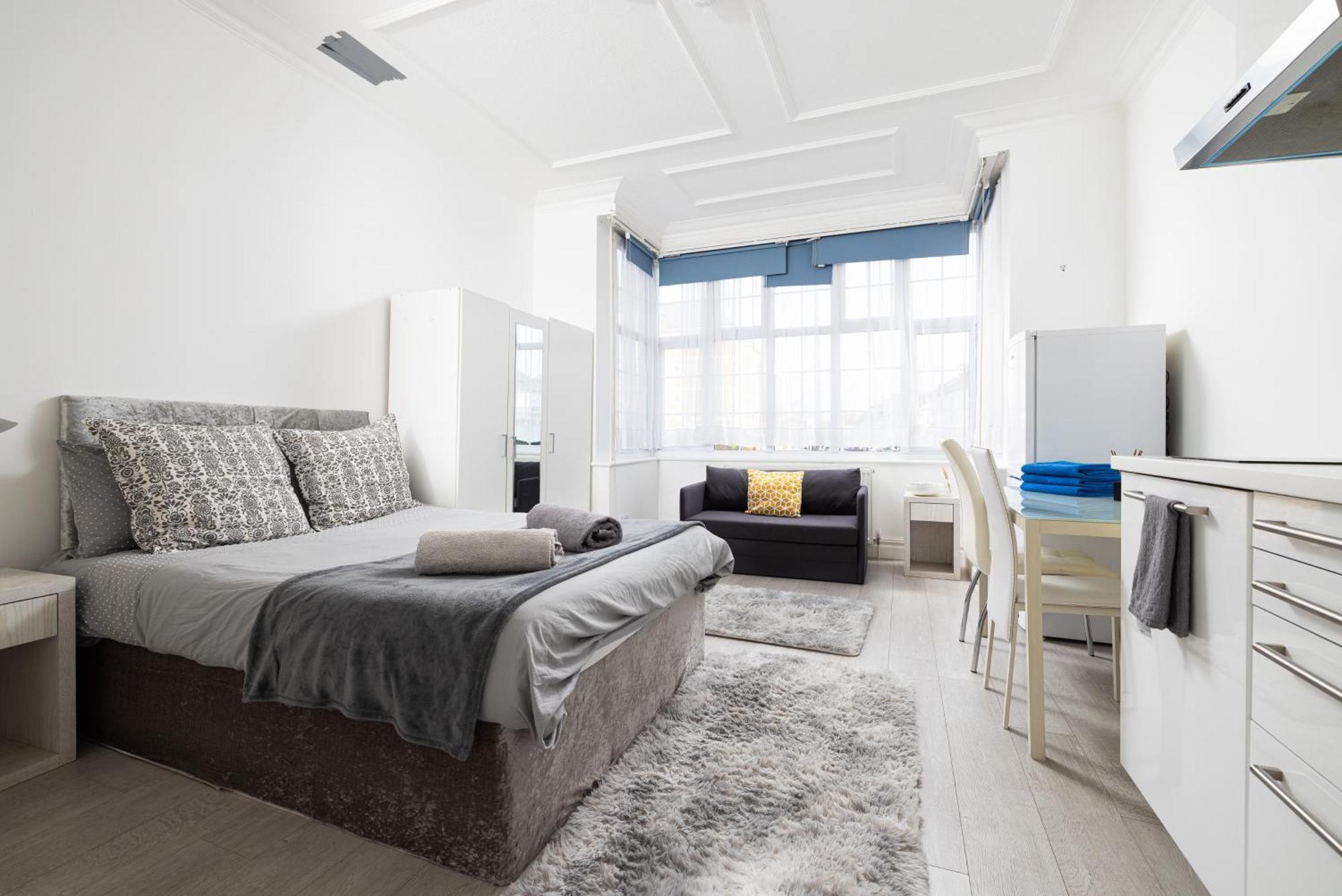 Bright Studio On Golders Green Road Londra Esterno foto